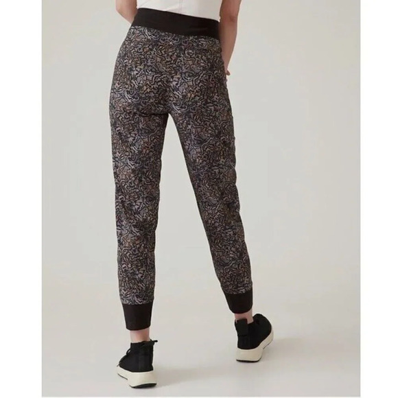 ATHLETA | Trekkie North Pants Kinetic Abstract Black Joggers Plus | Size 22 - Picture 2 of 9